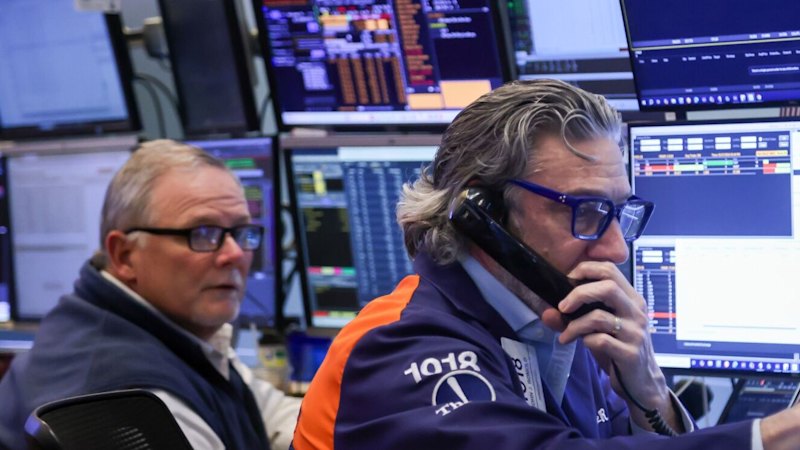 ASX expected flat as tech stocks fall after global AI slowdown concerns