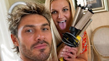 Celebrity hairstylist Chris Appleton has shared a snap of himself with new client Britney Spears. 