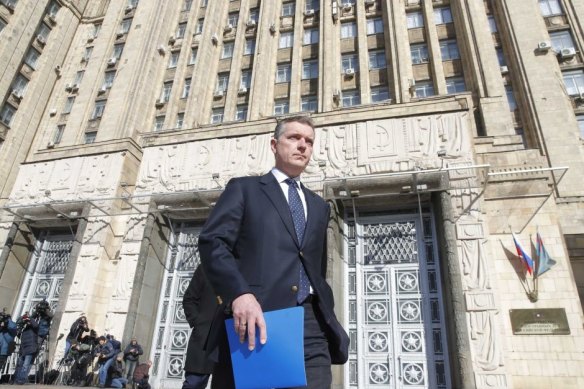 Peter Tesch leaves the Russian foreign ministry building during his time as Australia’s ambassador.