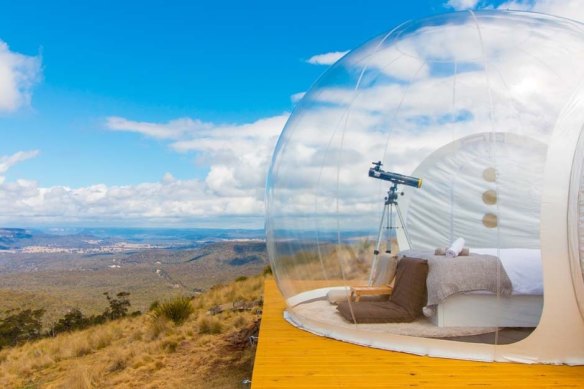 Each bubble has a wood-fired bathtub, a fire pit and a telescope for stargazing.