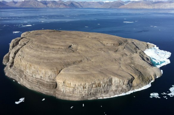 Hans Island with Ellesmere Island in the background. The international border runs approximately from the top left to the lower right, with Denmark on the left and Canada on the right. 