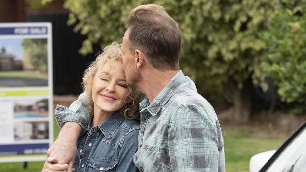 Kylie Minogue and Jason Donovan have delighted fans with their return to Neighbours.