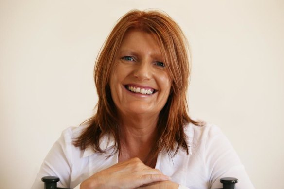 Amanda De Warren helps bring closure to people when she connects them with their pets.