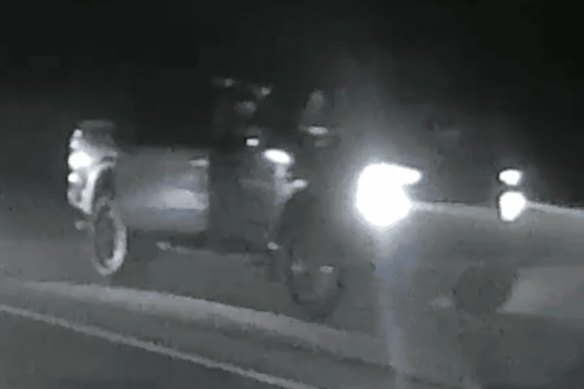 La policía está buscando información para ayudar a identificar y localizar un camión (en la foto) y sus ocupantes quienes creen que pueden tener información sobre el incidente fatal.