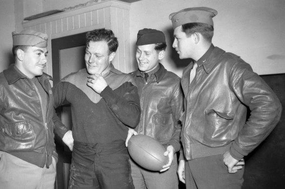 Three US airmen with squadron leader and Melbourne football club 
champion Keith Truscott in 1942.