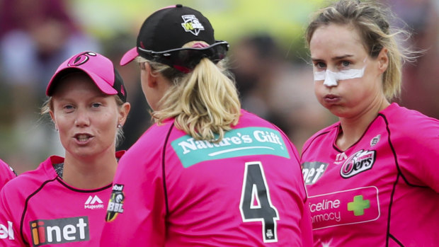 Attention: Sixers supertars Alyssa Healy and Ellyse Perry.
