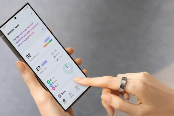 The ring itself has no screen or feedback. All data goes into Samsung’s phone apps.