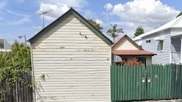 23 Kent Street in New Farm, a pre-1911 cottage.