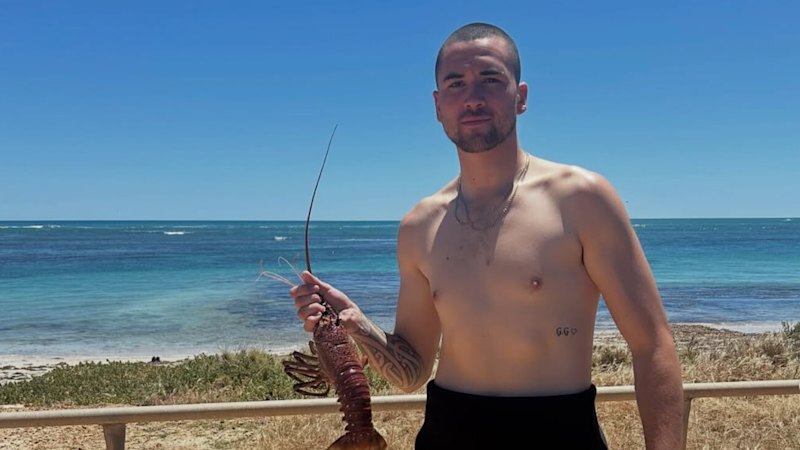 Perth diver describes moment he surfaced to find his boat missing