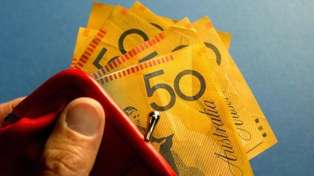 Lower wages growth should encourage the federal government to bring forward its planned tax cuts, according to Commonwealth Bank economists.