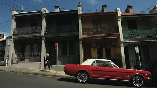Sydney house prices, particularly at the top end, are still rising strongly.