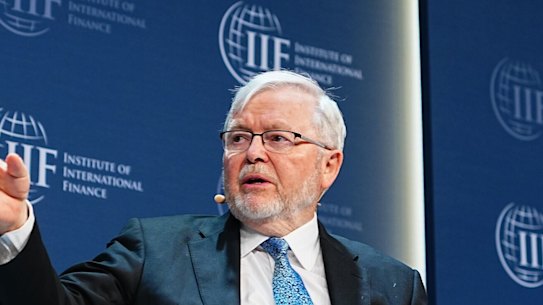 Kevin Rudd, embaixador cessante da Austrália nos Estados Unidos, no palco do Instituto de Finanças Internacionais em Washington no ano passado.