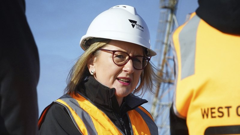 Premier defends Victoria’s CFMEU inquiry and says investigator will have access to senior MPs