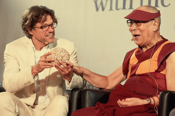 Steven Laureys talks about neuroscience and consciousness with the Dalai Lama.