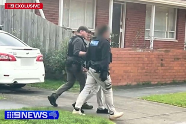 Police have smashed an online dating syndicate accused of luring unsuspecting victims with romance before brutally assaulting and robbing them. 