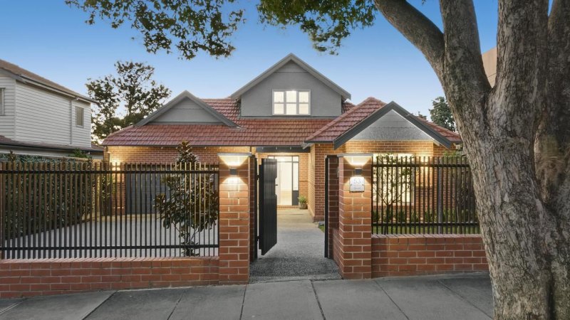 Family pays $2.63m for Bentleigh home in post-auction negotiations