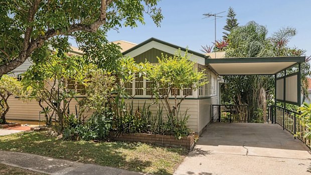 The house at 16 Lechmere Street, New Farm, sold under the hammer for $3,043,000 – smashing the street record.