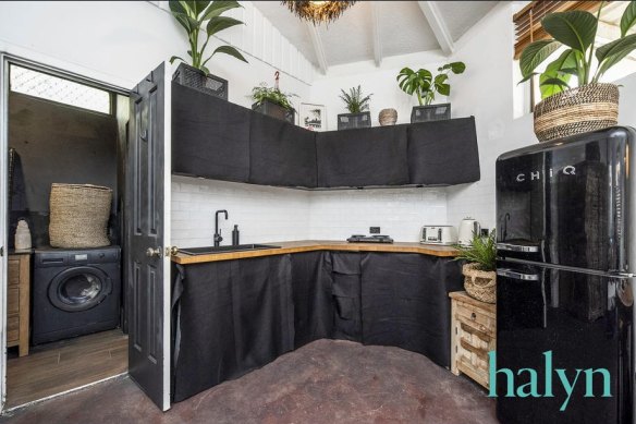 The kitchen adds 35 square meters of living space. 