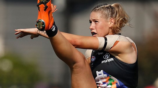 Tayla Harris in full flight. This image was removed from social media by Channel Seven but later reposted with an apology.