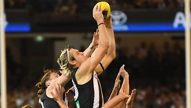 Who will Darcy Moore line up on?