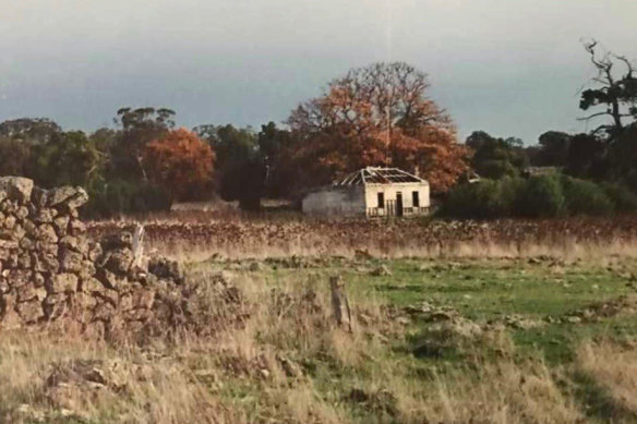 Murphy’s Hut, Lake Condah before it was demolished.