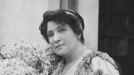 Dame Nellie Melba at Coombe Cottage, Lilydale. 