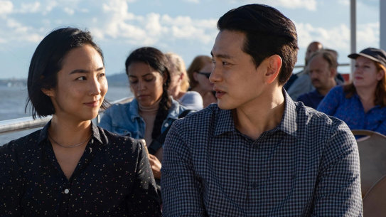 Greta Lee and Teo Yoo play childhood friends Na Young and Hae Sung who reconnect as adults in Past Lives. 