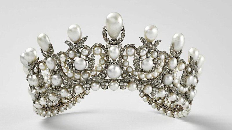 The 48 hours that will determine the fate of Louvre’s stolen jewellery