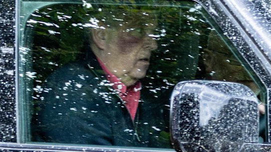 Andrew Mountbatten-Windsor è stato avvistato alla guida con un grosso livido sulla guancia destra.