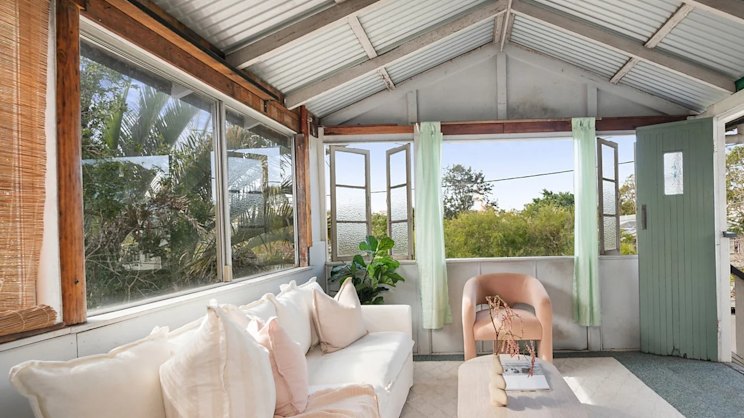smh.com.au - Sarah Webb - Builder bidding from boat in Vietnam, beer in hand, wins Coorparoo auction