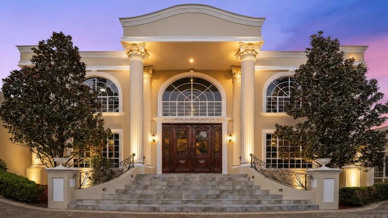 ‘Taj Mahal’ mansion sells for $3.52 million, setting suburb record in Greater Brisbane auction