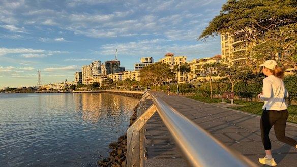 Golden hour by the Brisbane River in Newstead.