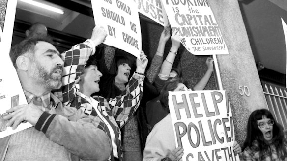 Right-to-life demonstrators block the doorway of the Preterm Clinic in Cooper Street in Surry Hills in 1985.
