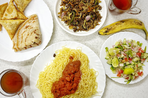 Samosas, kulcha and other Punjabi delicacies at My Punjabi Food stall during the Delhi Refugee Food Tour.