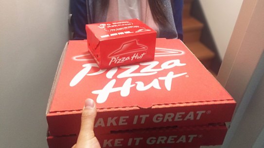 Queensland Pizza Hut store owner fined $215,000 for exploiting delivery driver