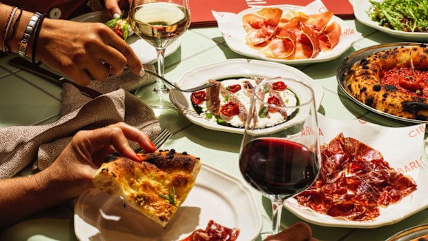 Pizzetta bianca and pizzetta rossa.