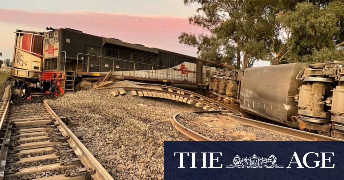 Freight train derails near Wagga Wagga