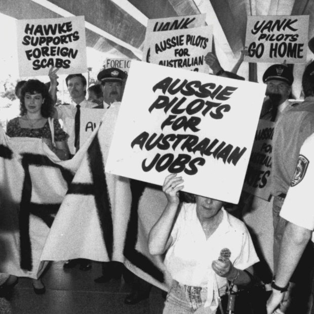 Pilot strike supporters on February 19, 1990.