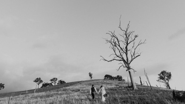 Wedding photo by Blue Mountains based photographer Ona Janzen.