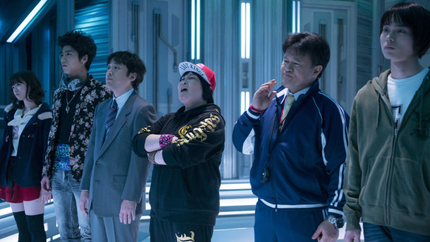 Expect bizarre fun as ordinary Japanese citizens come face to face with aliens in Businessmen vs. Aliens. 
