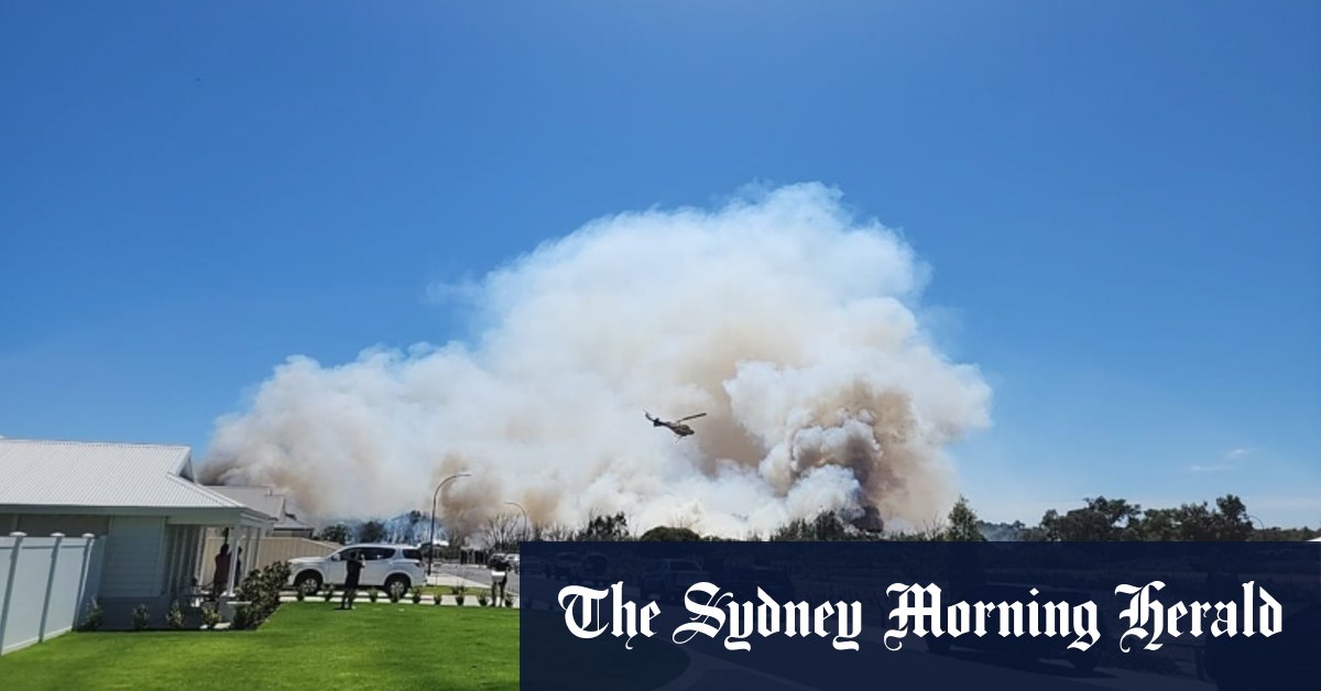 Australind bushfire: Emergency warning as homes under threat from fire - Vimarsana News