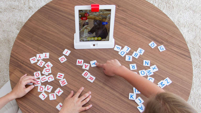 These games, including Tangram, combine physical pieces with a digital screen.
