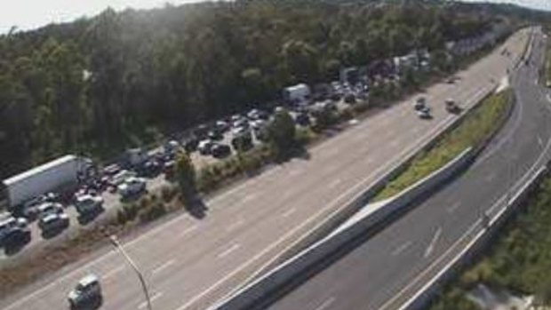 All southbound lanes remained closed during the morning, creating 15 kilometres of delays.