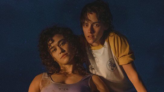 Katy O’Brian (lef), and Kristen Stewart as lovers Jackie and Lou in the psychological horror Love Lies Bleeding.