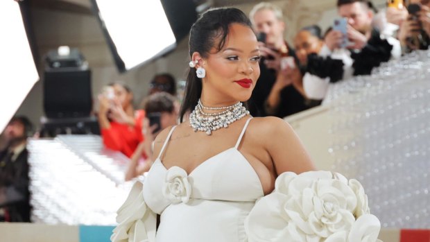 Rihanna wants a breast lift after babies. Could it start a movement?