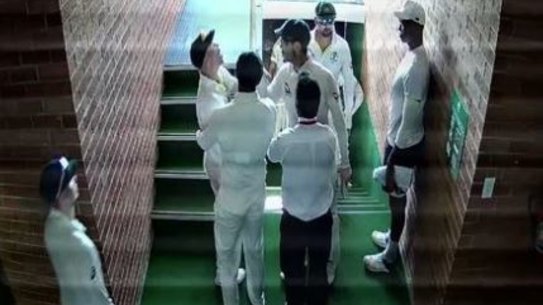 Australian win marred by stairwell fight between Warner and De Kock