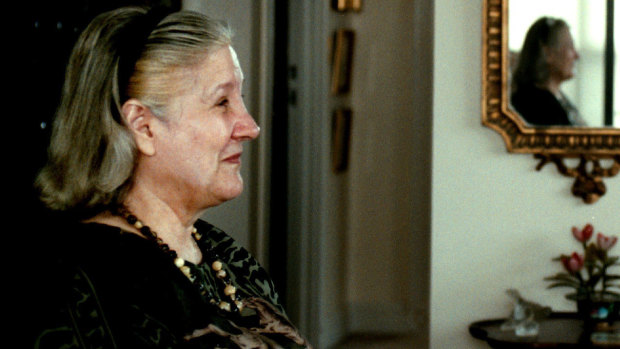 Beryl Hardy Nisbett was pictured in her apartment  in 2001.