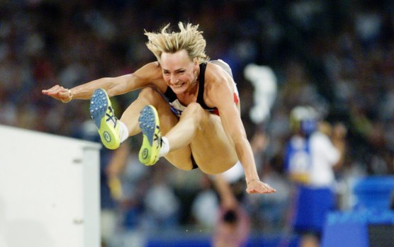Heike Drechsler leaps to gold.
