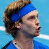 Flag-bearing Ukrainian fans abuse Russian tennis star at Australian Open