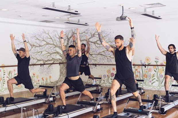 Reformer pilates men